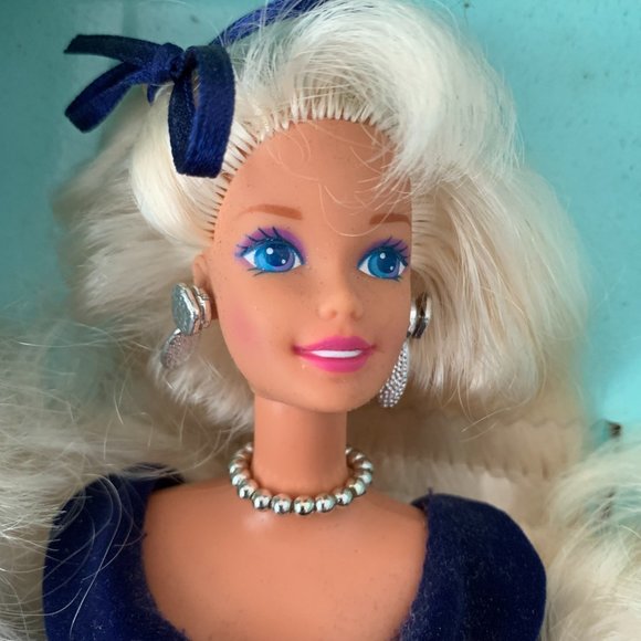 Barbie Winter Velvet Special Edition (Mattel 15571, 1995) - NIB - Picture 8 of 11